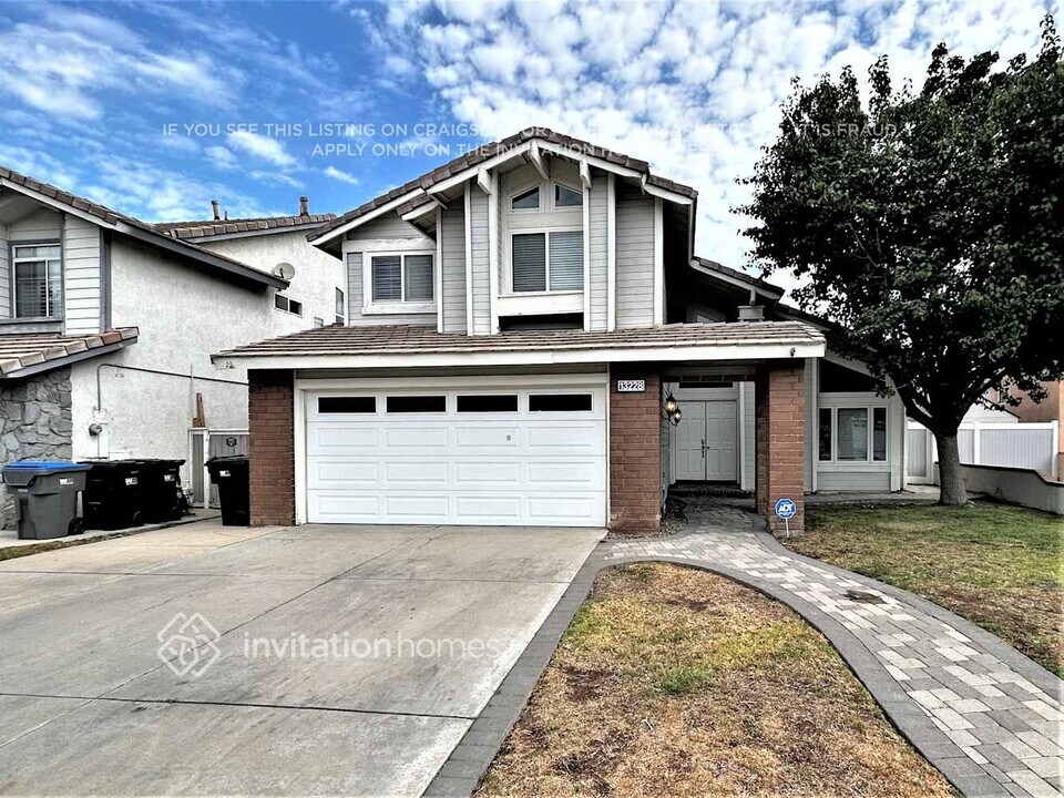 13228 Spur Branch Cir in Corona, CA - Building Photo