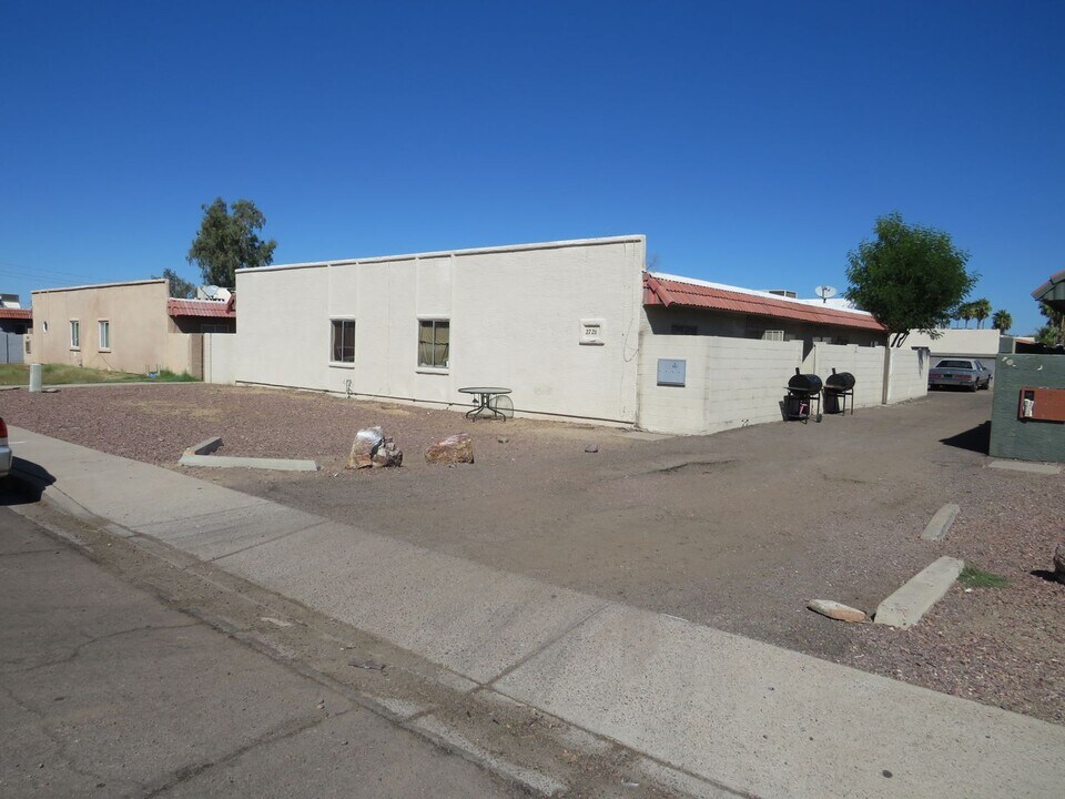 2726 E Tierra Buena Ln-Unit -Apt. 3 in Phoenix, AZ - Building Photo