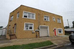 215 Colonial Ave in Freeport, NY - Building Photo