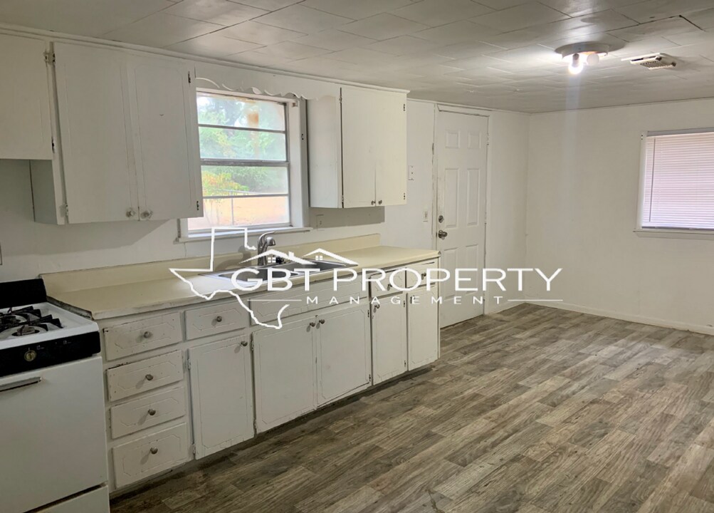 1539 Maple Ave in Paris, TX - Building Photo