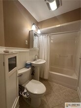 30 Carpenter Pl in Metuchen, NJ - Building Photo - Building Photo