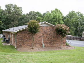 Parkview Terrace in Jamestown, NC - Building Photo - Building Photo