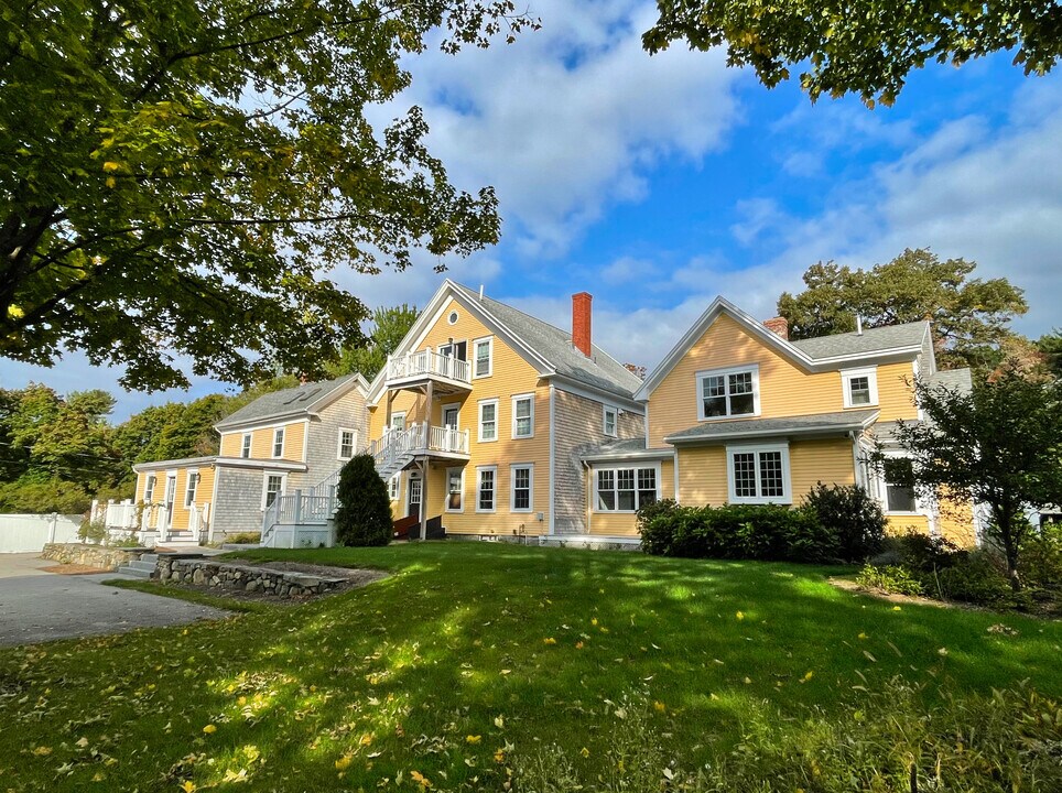 76 N Shore Rd, Unit 1 in Hampton, NH - Building Photo