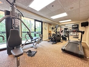 1840 Huntington Blvd in Hoffman Estates, IL - Building Photo - Building Photo