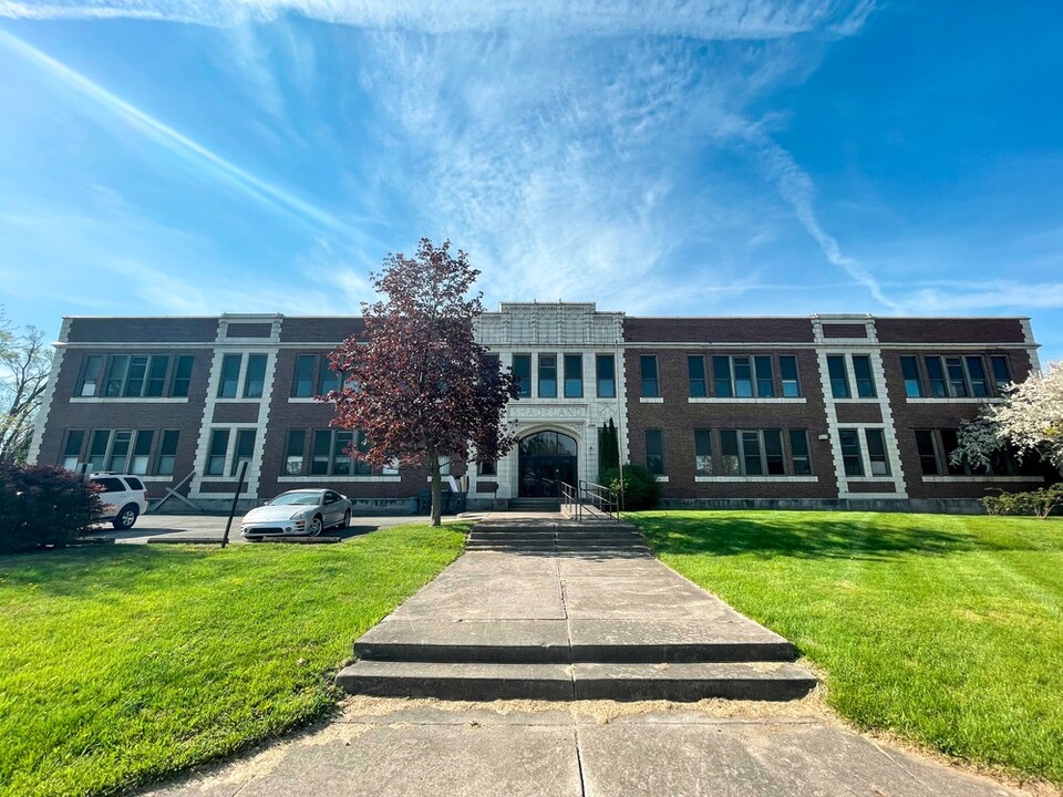 Shadeland School Apartments in Anderson, IN - Building Photo