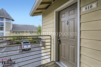 15054 NW Central Dr in Portland, OR - Building Photo - Building Photo