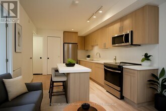 500 Plains Rd E in Burlington, ON - Building Photo - Building Photo