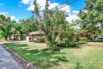 2003 Viking Dr in Houston, TX - Building Photo - Building Photo