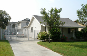 332 Irving Ave in Glendale, CA - Building Photo - Building Photo