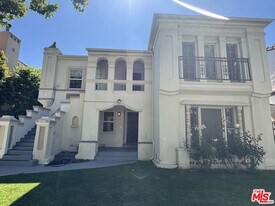 211 S Arnaz Dr in Beverly Hills, CA - Building Photo