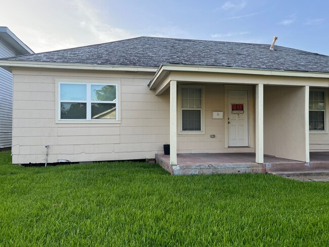 317 E B St in La Porte, TX - Building Photo - Building Photo