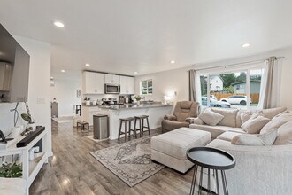 4817 N Vassault Dr in Tacoma, WA - Building Photo - Building Photo