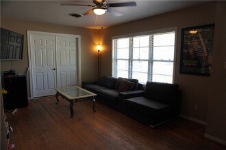 407 W Brookside Dr in Bryan, TX - Building Photo - Building Photo
