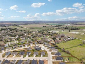 102 Callie St in Smithville, TX - Building Photo - Building Photo