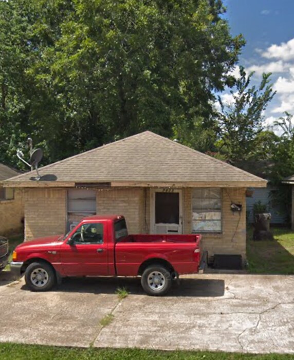 7823 Magna St in Houston, TX - Foto de edificio