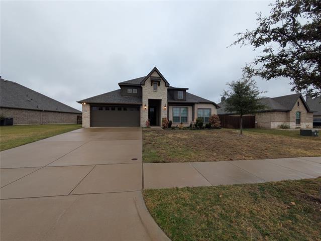 1720 Whispering Trail Dr in Waxahachie, TX - Building Photo