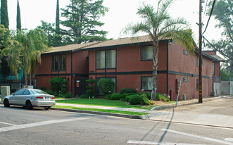 2626 N Maroa Ave Apartments