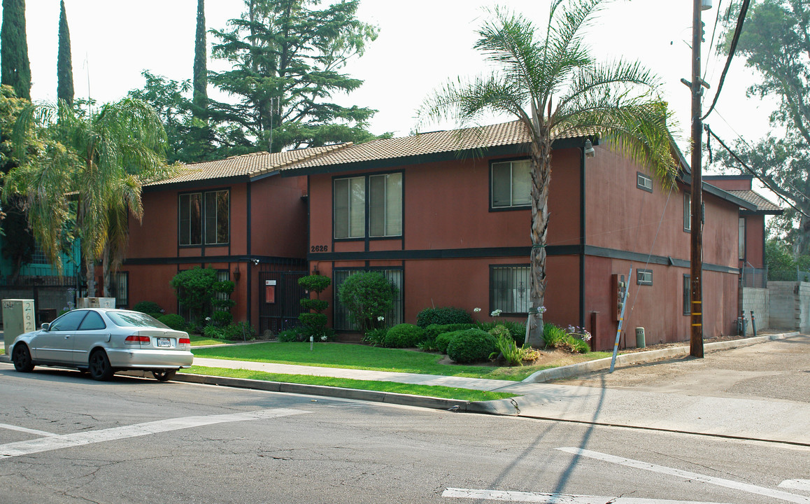 2626 N Maroa Ave in Fresno, CA - Building Photo