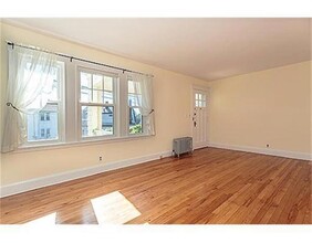 67 Fairfax St, Unit 1 in Somerville, MA - Building Photo - Building Photo