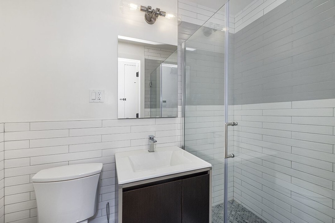 1290 1st Avenue in New York, NY - Building Photo