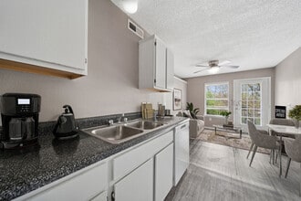 Coffee Creek Apartments in Edmond, OK - Building Photo - Building Photo