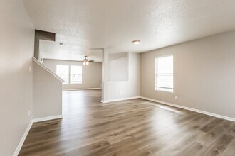 8421 Ash Grove Dr in Indianapolis, IN - Foto de edificio - Building Photo