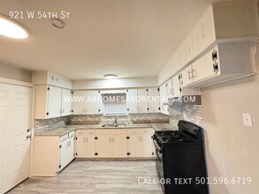921 W 54th St in North Little Rock, AR - Building Photo - Building Photo
