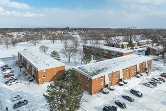 2620 Sycamore Dr in Windsor, ON - Foto de edificio - Building Photo