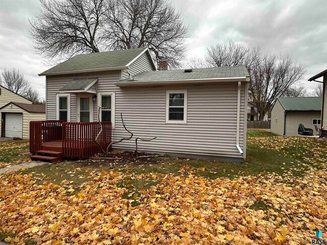 property at 820 N Cedar St