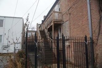 2719-2723 W 66th St in Chicago, IL - Foto de edificio - Building Photo