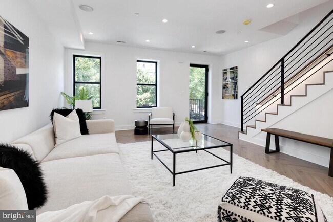 property at 1362 Perry Pl NW