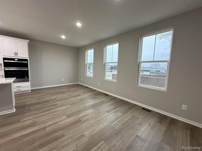 43111 Atwood Ave in Novi, MI - Building Photo - Building Photo