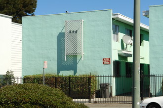 Temescal Apartments in Oakland, CA - Building Photo - Building Photo