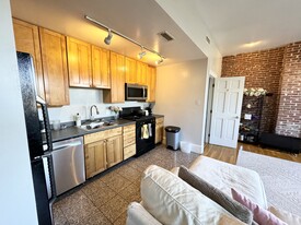 605 Dorchester Ave, Unit 2 Apartamentos