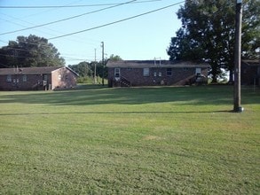 20 Tribble St in Honea Path, SC - Foto de edificio - Building Photo