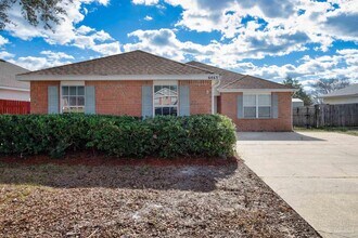 6463 Sailport Cove in Gulf Breeze, FL - Foto de edificio - Building Photo