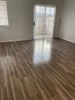 451 Westminster Pl, Unit C in Hemet, CA - Building Photo