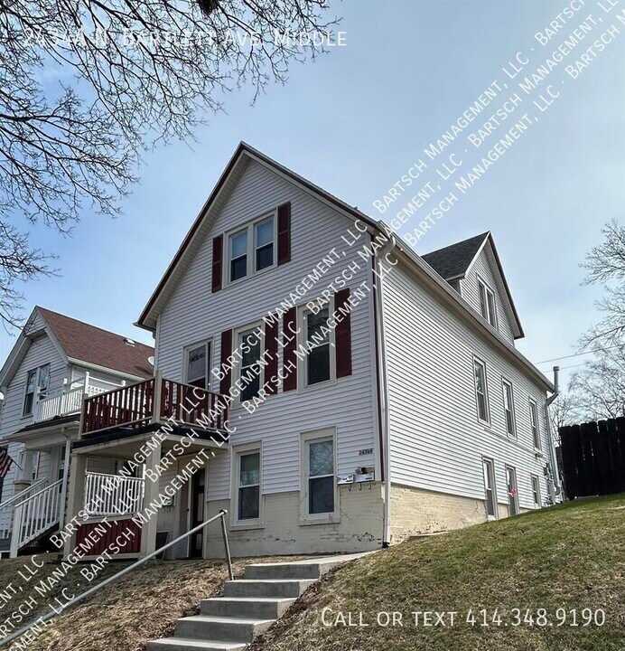 2434 N Bartlett Ave in Milwaukee, WI - Building Photo