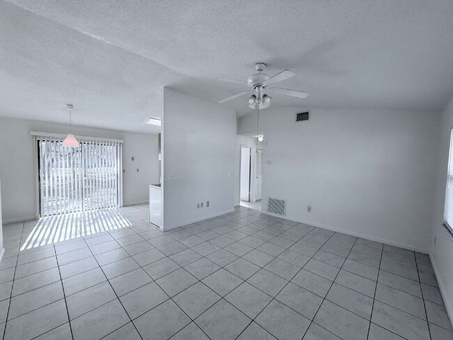 618 Lemans Dr in Sebring, FL - Building Photo - Building Photo