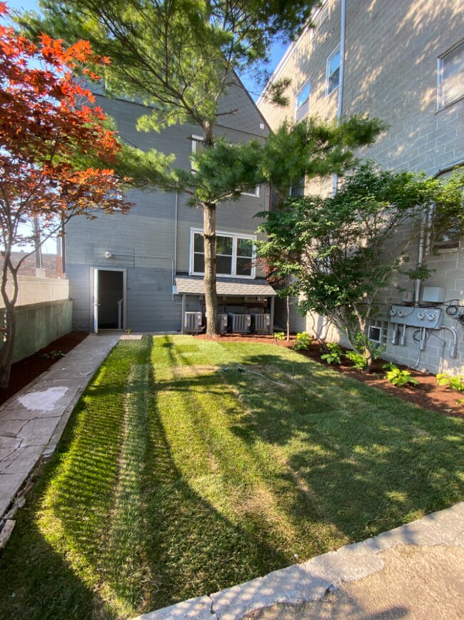 1545 W Roscoe St in Chicago, IL - Foto de edificio - Building Photo