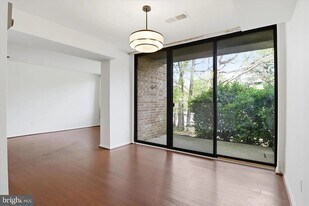 501 N Armistead St, Unit T2 in Alexandria, VA - Building Photo