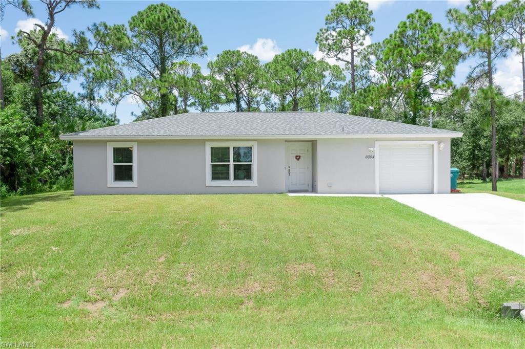 6004 S Moss Cir in La Belle, FL - Building Photo