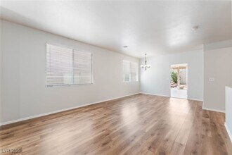 8729 Shady Pines Dr in Las Vegas, NV - Building Photo - Building Photo