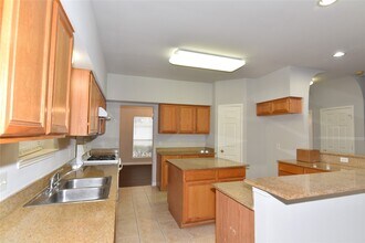 6807 Turtlewood Dr in Houston, TX - Building Photo - Building Photo