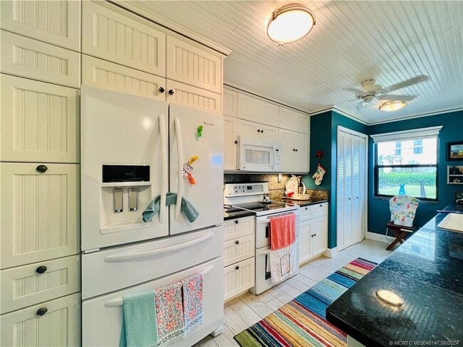 10044 S Ocean Dr in Jensen Beach, FL - Building Photo - Building Photo