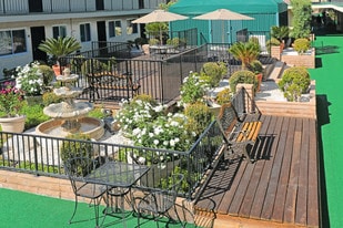 Casa Grande in Hawthorne, CA - Building Photo