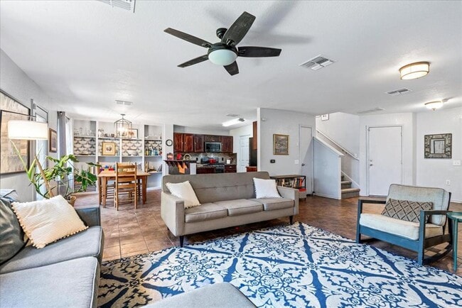 7417 Elk Pass Dr in Austin, TX - Building Photo - Building Photo