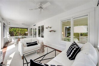 1375 Gordon Dr in Naples, FL - Building Photo - Building Photo