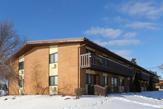 Oakridge Apartments in Madison, WI - Foto de edificio - Building Photo