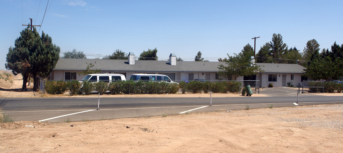 21318 Ottawa Rd in Apple Valley, CA - Building Photo